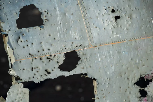 Mermi izleri terk Dc uçak gövde üzerinde Solheimasandur, İzlanda fotoğrafı kapatın