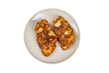 White Plae 'de kızarmış tavuk göğsü filetosu izole edildi..