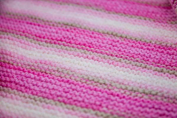 Rózsaszín, fehér és világos barna csíkos kötött textúra háttér — Stock Fotó