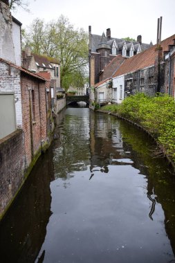 Bruges dolambaçlı bir kanal