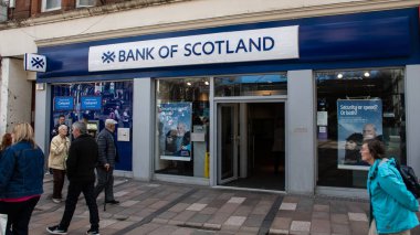 Stirling, Büyük Britanya - 11 Ağustos 2018: İskoçya'nın banka şube Port sokakta önü
