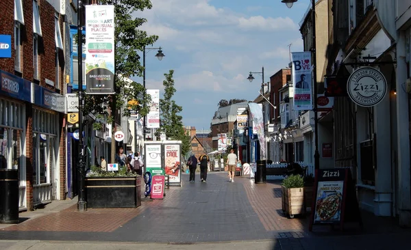 Basingstoke Velká Británie Červenec 2018 Nakupující Putování Dolů Nákupní Oblasti — Stock fotografie