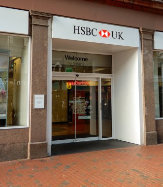 Reading, Büyük Britanya - 22 Haziran 2018: Hsbc Bankası geniş St'ın mağaza cephe süsleme