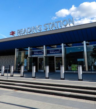Reading, Büyük Britanya - 21 Haziran 2018: 2013 yılında açılan istasyon okuma Kuzey giriş