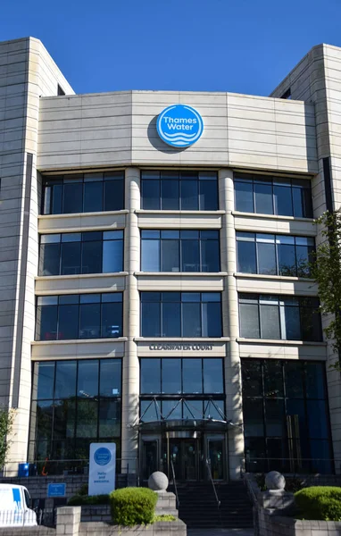 Thames su Vastern Road Genel Müdürlük Reading, İngiltere - 05 Mayıs 2018: