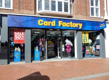 Reading, Büyük Britanya - 26 Nisan 2018: Broad Street'te kart fabrikası önü