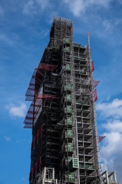 İskele yenileme çalışmaları sırasında tarafından gizli Parlamento, saat kulesi