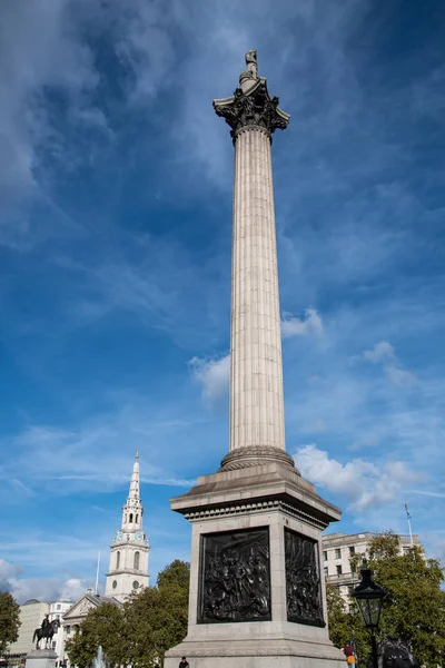 英国伦敦 2018年10月18日 纳尔逊的专栏 建于1843年在特拉法加广场 以纪念霍拉肖纳尔逊上将 设计是由威廉 它是世界上最著名的地标之一 — 图库照片