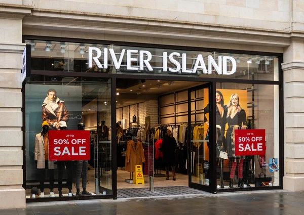 River Island Cephe Süsleme