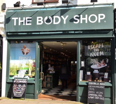 Body Shop Cephe Süsleme