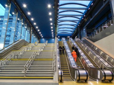 Yeni istasyon merdivenleri