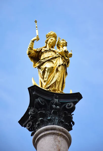 Statue atop Mary's Column — Stock Photo, Image