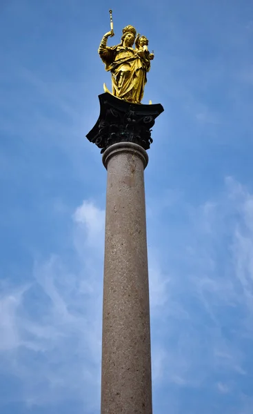 Statue atop Mary's Column — Stock Photo, Image