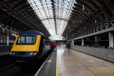 Tren şu anda ayakta