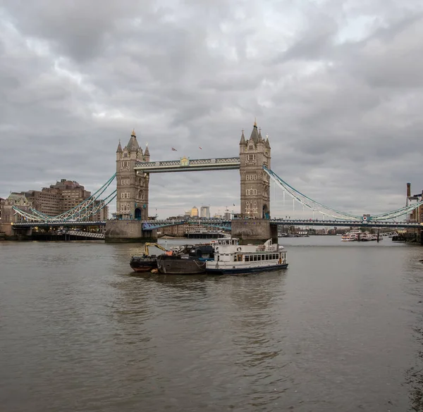 Thames and Tower — Stock Photo, Image