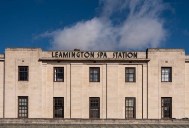 Leamington Spa İstasyonu girişi