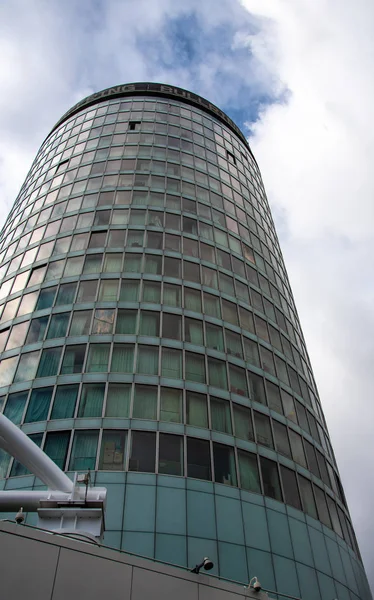 Looking up a landmark — Stock Photo, Image