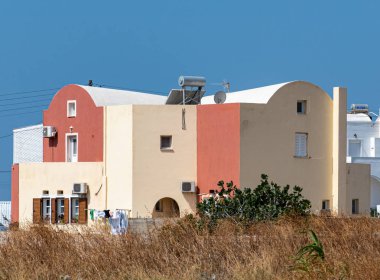 Santorini renkli ev
