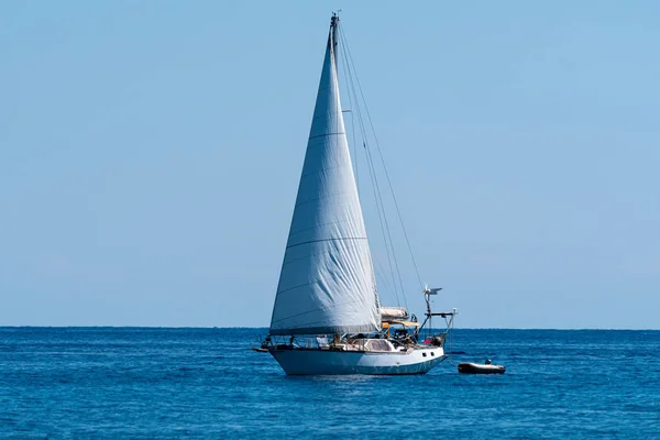 Yacht on the Aegean — Stock Photo, Image