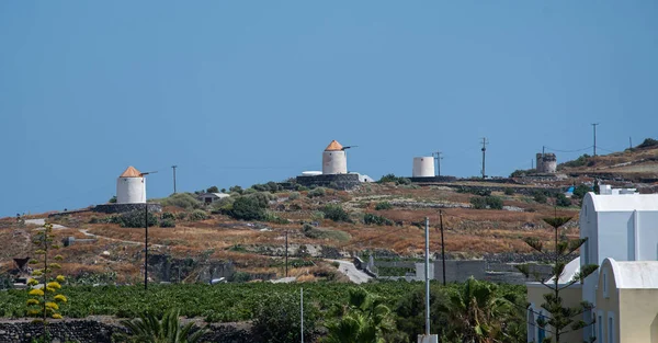 Moulins à vent en haut de la colline — Photo