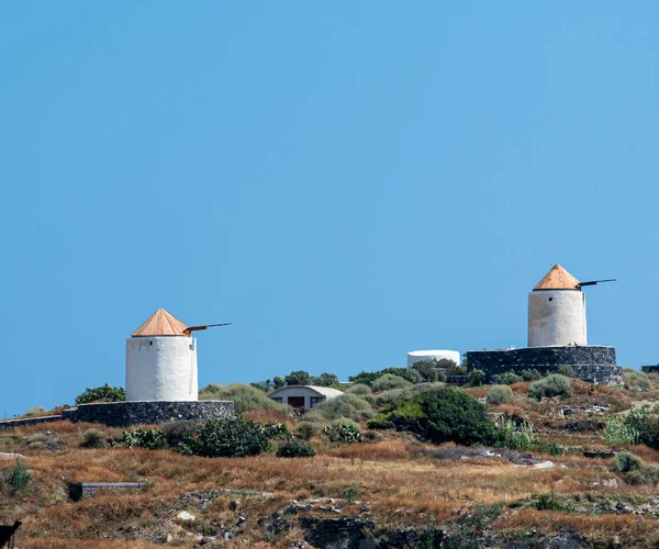 Tepedeki yel değirmenleri