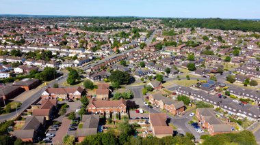 Okuma, Birleşik Krallık - 25 Mayıs 2020: Whitley Wood Yolu boyunca Whitley Ormanı 'nın Reading banliyösünün havadan görünüşü