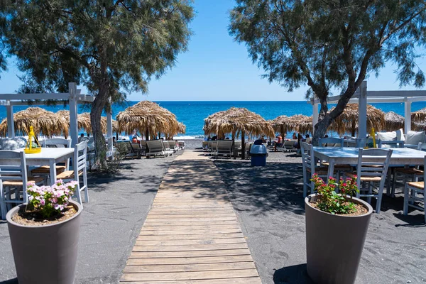 Perissa Greece July 2019 Boardwalk Leads Aegean Sea Black Sands — Stock Photo, Image