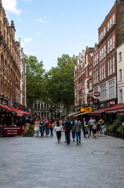 Londres Reino Unido Agosto 2019 Comedores Compradores Pasean Por Los — Foto de Stock