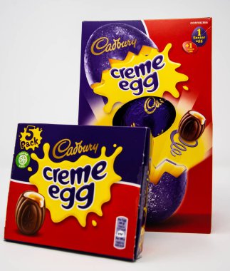 Okuma, Birleşik Krallık - 19 Nisan 2019: Bir Cadburys Creme yumurtaları kutusunda 5 krem yumurtalı Paskalya yumurtası