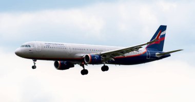 Heathrow, Birleşik Krallık - 03 Ağustos 2019: Havacılık İdaresi Kayıt Rehberi, uçuş numarası: Heathrow havaalanına Bath Road 'dan gelen uçuş numarası: