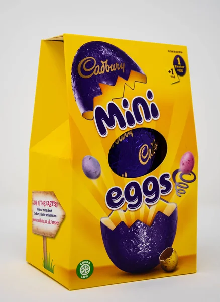 Lezen Verenigd Koninkrijk April 2019 Een Cadburys Mini Eieren Paaseieren — Stockfoto