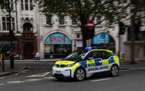 London August 2019 Metropolitan Police Блакитними Вогнями Світяться Швидкості Вздовж — стокове фото