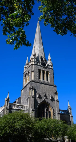 Torenspits Van James Church Sussex Gardens Tegen Een Heldere Blauwe — Stockfoto