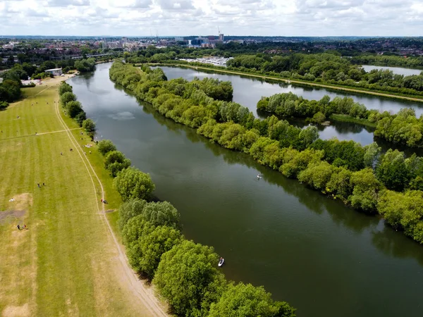 Ett Flygfotografi Längs Themsen Vid Themsen Valley Park Väg Reading — Stockfoto