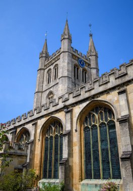 Newbury 'nin kalbindeki Aziz Nicolas Kilisesi manzarası