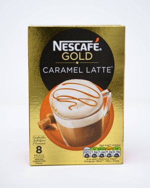 Okuma, Birleşik Krallık - 13 Temmuz 2020: Nescafe Gold Karamel Latte aromalı hazır kahve torbaları