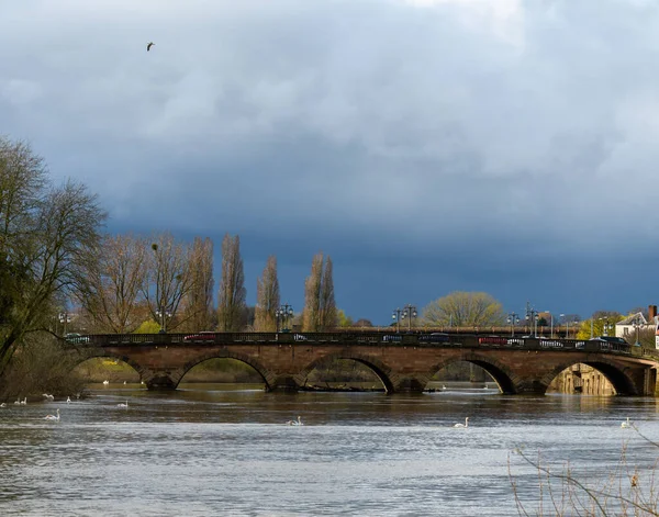 Disparo Nubes Oscuras Que Cierne Detrás Del Puente Worcester Sobre — Foto de Stock