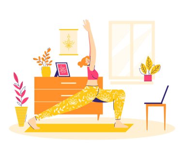 Ev antrenmanı. Kız internette yoga yapıyor. Savaşçı pozunda..