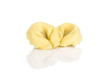 Beyaz adam izole iki ham tortellini makarna çeşitleri