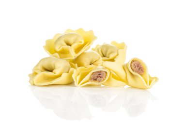 Beyaz adam izole et dolması ham tortellini makarna çeşitleri