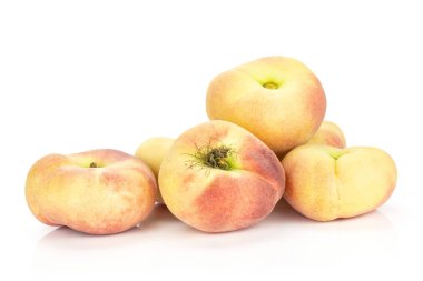 Olgun Satürn üzerinde izole beyaz adam şeftali