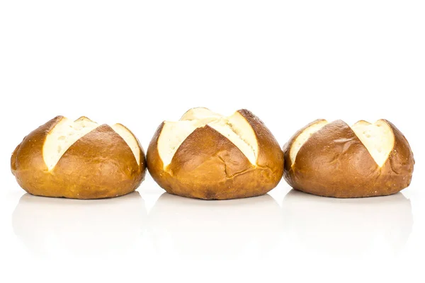 Свежий Баварский Хлеб Булочки Ряд Изолированы Белом Фоне Три Хлеба — стоковое фото