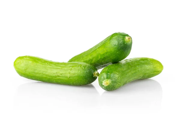 Drie Frisse Groene Mini Komkommers Geïsoleerd Een Witte Pagina — Stockfoto