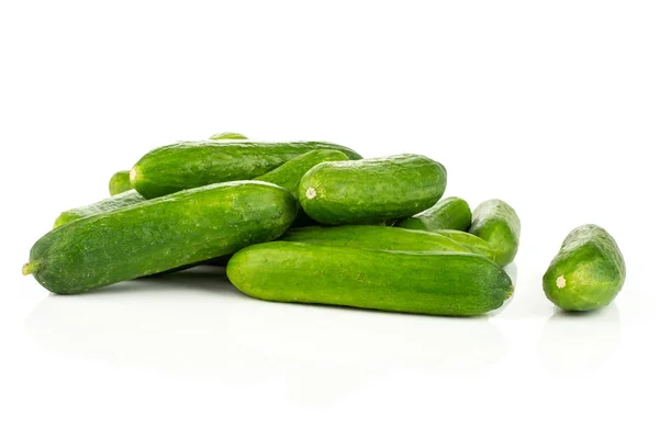 Verse Mini Komkommers Heap Geïsoleerd Een Witte Pagina — Stockfoto