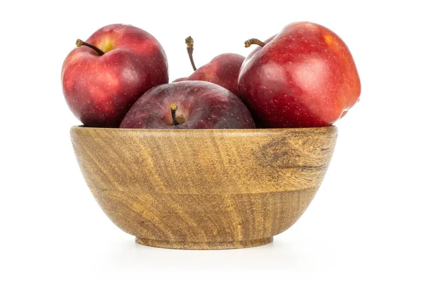 Manzanas Jugosas Rojas Deliciosas Tazón Madera Aislado Sobre Fondo Blanco — Foto de Stock