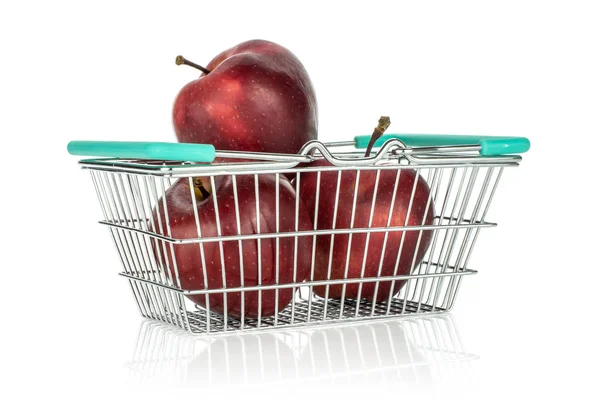白い背景がある上に分離されて買い物かごにおいしいリンゴを — ストック写真