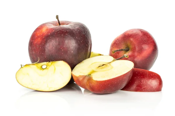 Conjunto Deliciosas Manzanas Rojas Rodajas Aisladas Sobre Fondo Blanco — Foto de Stock