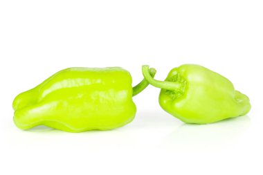 Grup iki bütün ışık yeşil whit üzerinde izole biber