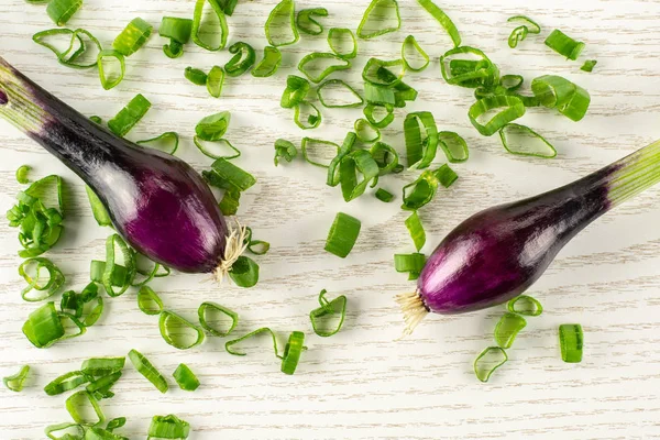 Skupina Dvou Celé Čerstvé Jarní Cibule Červené Odrůdy Pórek Flatlay — Stock fotografie