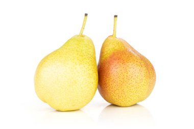 Grup iki bütün taze kırmızı armut forelle çeşitli beyaz izole bir saplı